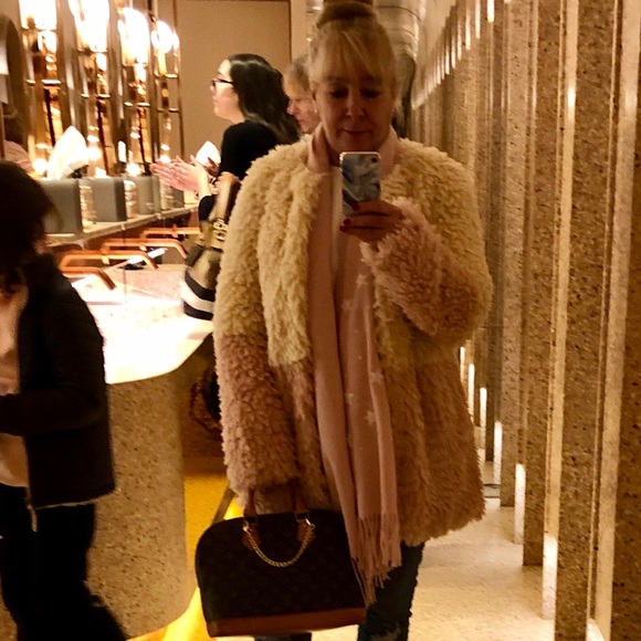 Meet your Posher, Grace - Picture 1 of 6